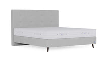 Boxspringbett Prestige von Bruno – in Hellgrau, Opus-Kopfteil, Füße aus Espresso-Buche