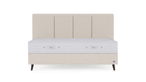 Boxspringbett Prestige von Bruno – in Glory Soft Beige, Vertica-Kopfteil, Füße aus Espresso-Buche