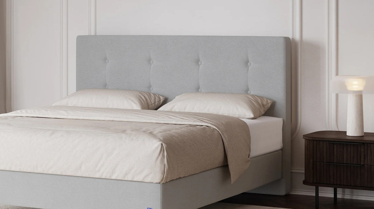 Boxspringbett Prestige mit Kopfteil Opus und beiger Bettwaesche