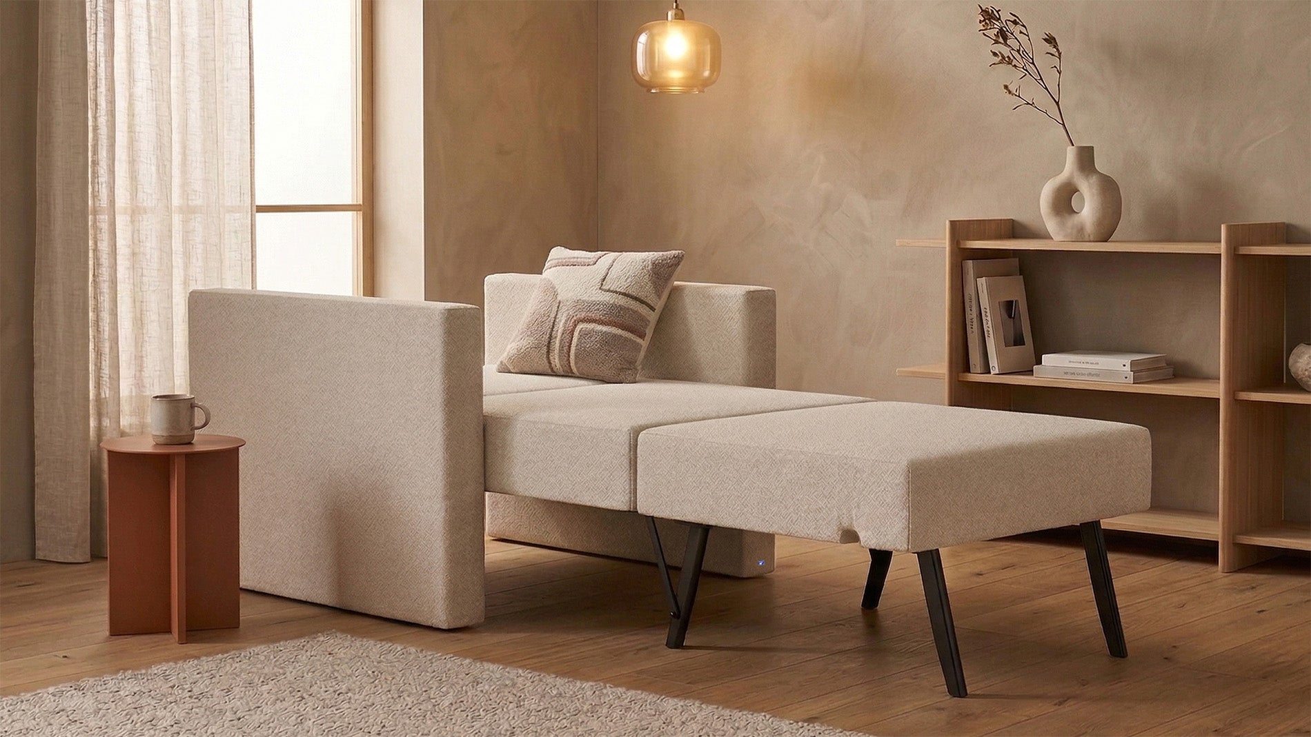 Ausgeklappter Schlafsessel in Glory Soft Beige
