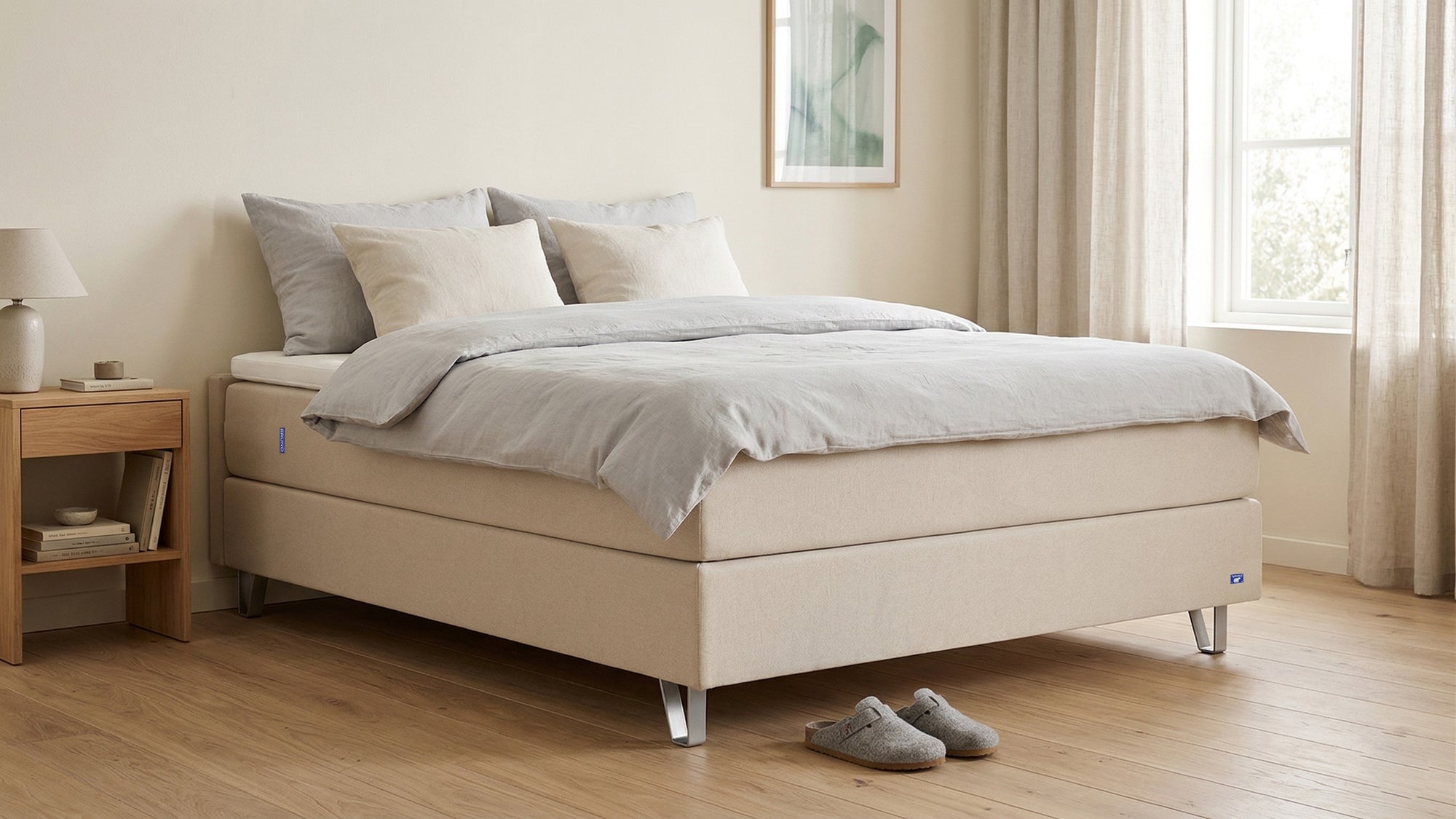 Boxspringbett Premium von Bruno – in Beige, Compact-Kopfteil, Klassik-Armlehnen