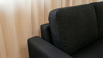 Schlafsofa von Bruno – in Anthrazit, Klassik-Armlehnen, Holzfüße, Metallfüße