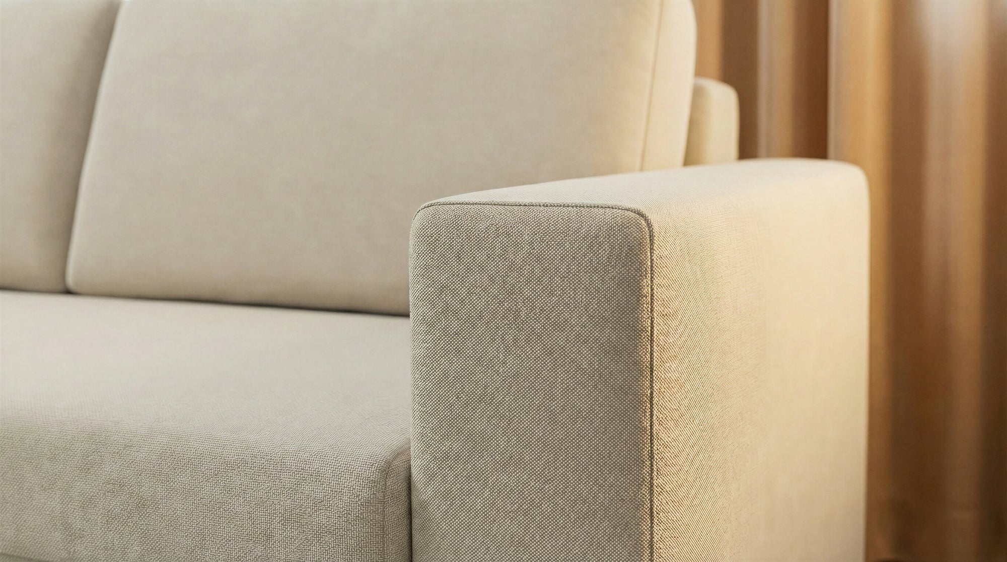 Schlafsofa von Bruno – in Beige, Kubus-Armlehnen