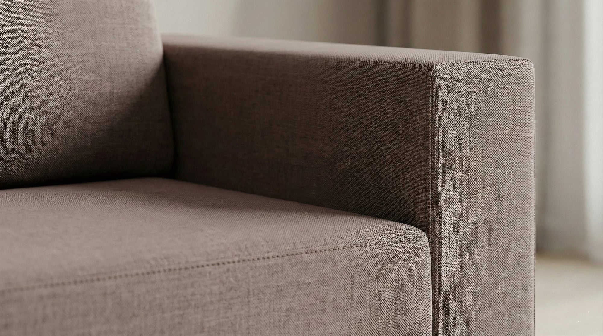 Schlafsofa von Bruno – in Braun, Kubus-Armlehnen