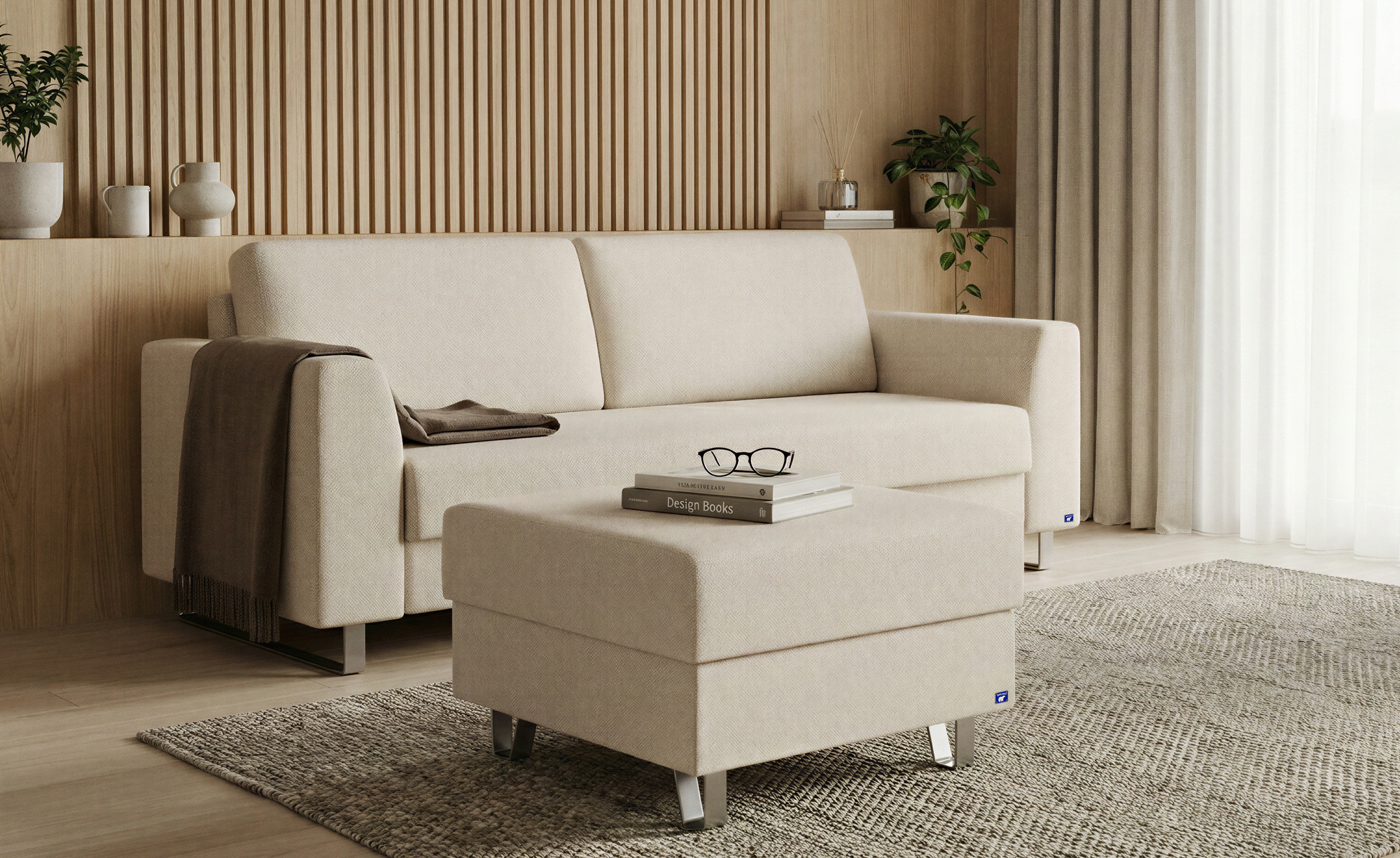 Schlafsofa von Bruno – in Glory Soft Beige, Klassik-Armlehnen, Metallfüße