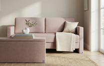 Schlafsofa von Bruno – in Glory Blush, schmale Armlehnen